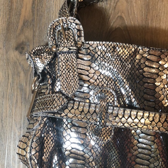 Metallic Sliver Snakeskin Purse - Picture 17 of 17